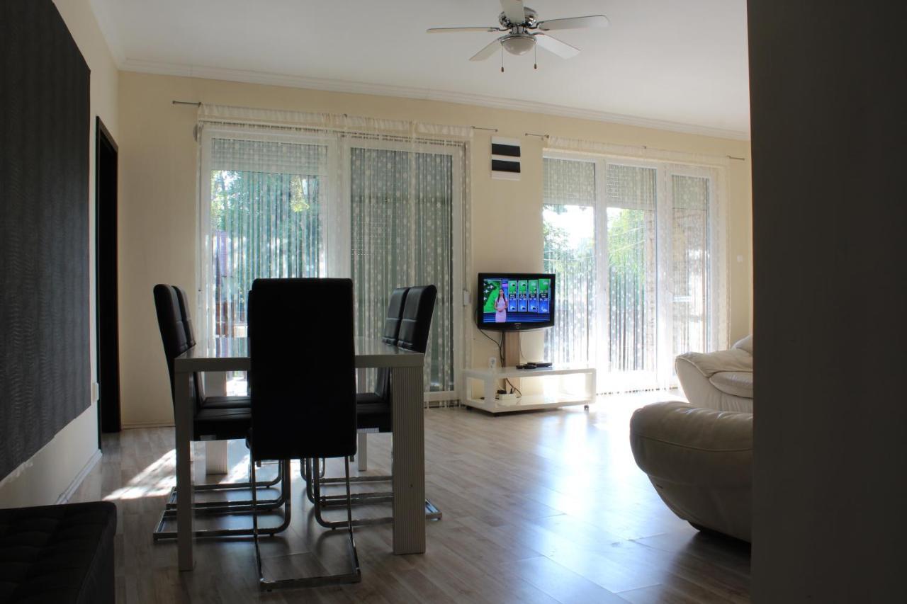 Апартаменти Medlin Apartman Шіофок Екстер'єр фото
